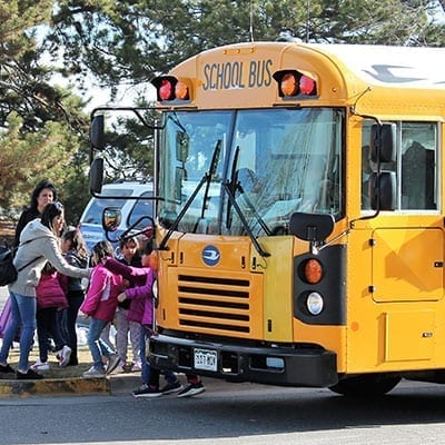 school bus loading in kids to the zoo